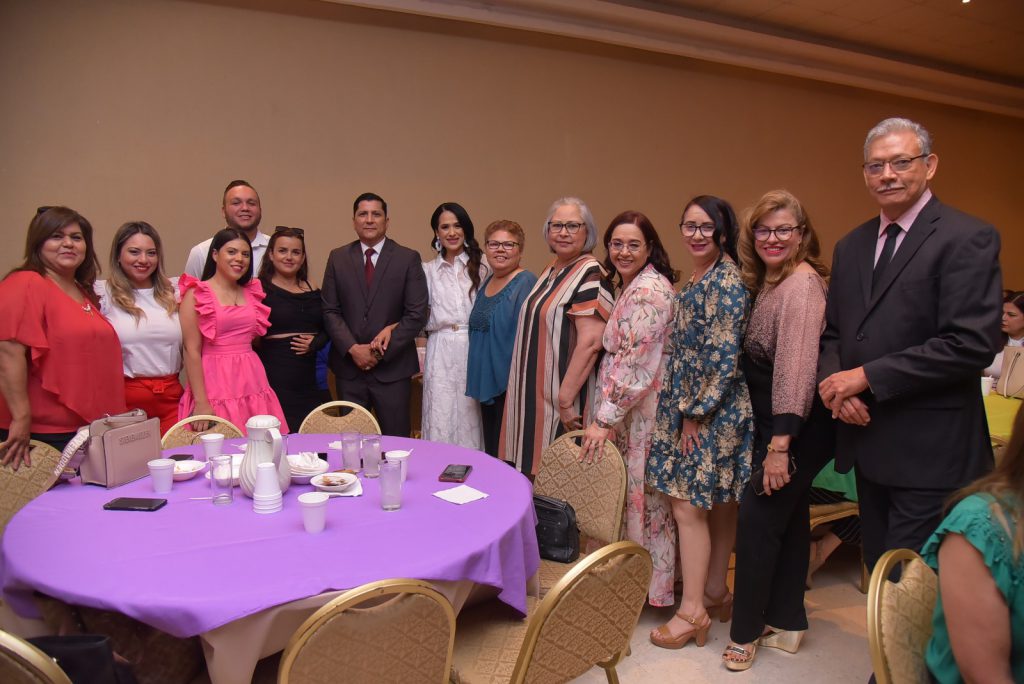 FESTEJA AYUNTAMIENTO A MÁS DE 800 MADRES TRABAJADORAS EN SU DÍA