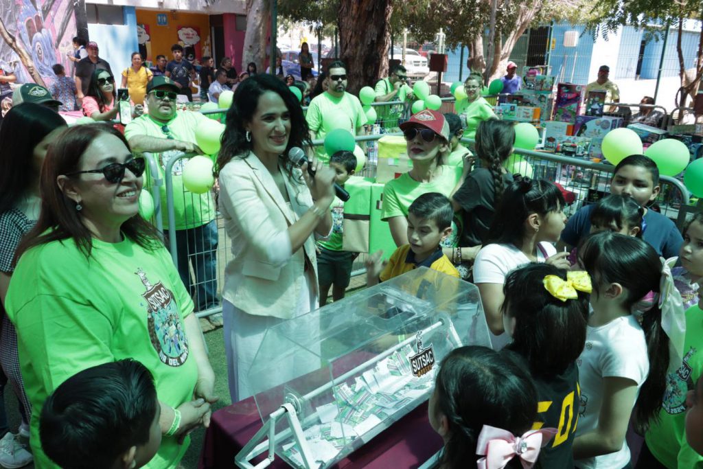 FESTEJAN A NIÑAS Y NIÑOS DE TRABAJADORES DEL AYUNTAMIENTO