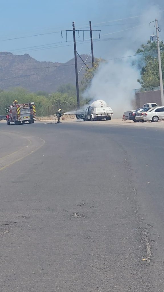 CONTROLA UMPC INCENDIO DE PIPA EN CARRETERA HORNOS-ESPERANZA