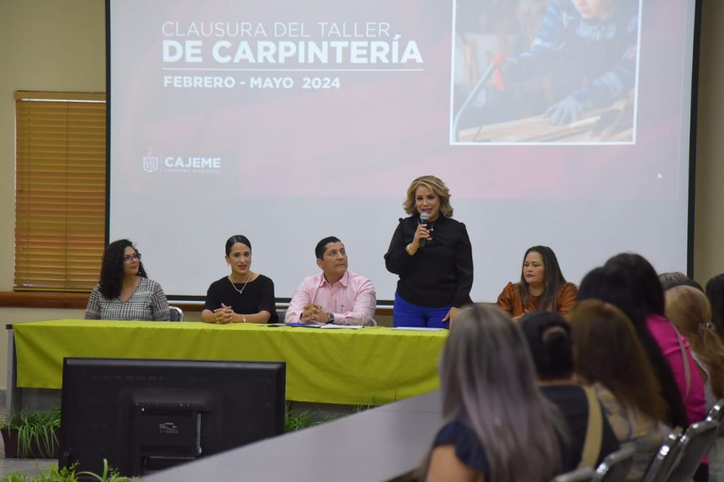 RECIBEN CONSTANCIAS EGRESADAS DE CARPINTERÍA DEL INSTITUTO CAJEMENSE DE LA MUJER