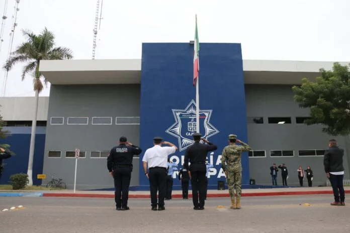 EFECTÚAN TRADICIONAL LUNES CÍVICO EN LA CORPORACIÓN POLICIAL