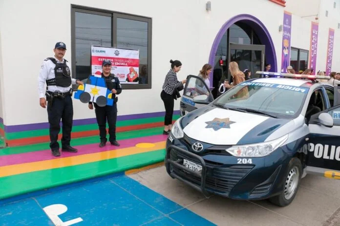 VISITAN POLICÍAS MUNICIPALES A NIÑAS Y NIÑOS DEL INSTITUTO LEARN AND FUN