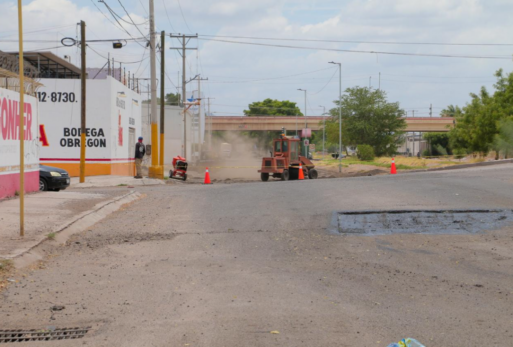 SUPERVISA LAMARQUE CANO OBRAS PARA EL RESCATE DE VIALIDADES EN CAJEME