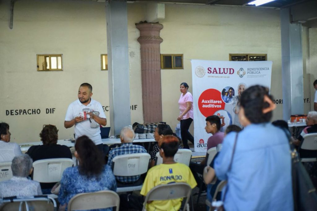 BENEFICIA DIF CAJEME A 74 PERSONAS CON AUXILIARES AUDITIVOS