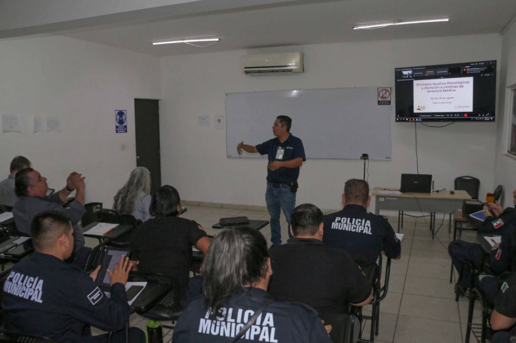 CAPACITAN A CORPORACIÓN POLICIAL EN PRIMEROS AUXILIOS PSICOLÓGICOS Y MANEJO DEL ESTRÉS