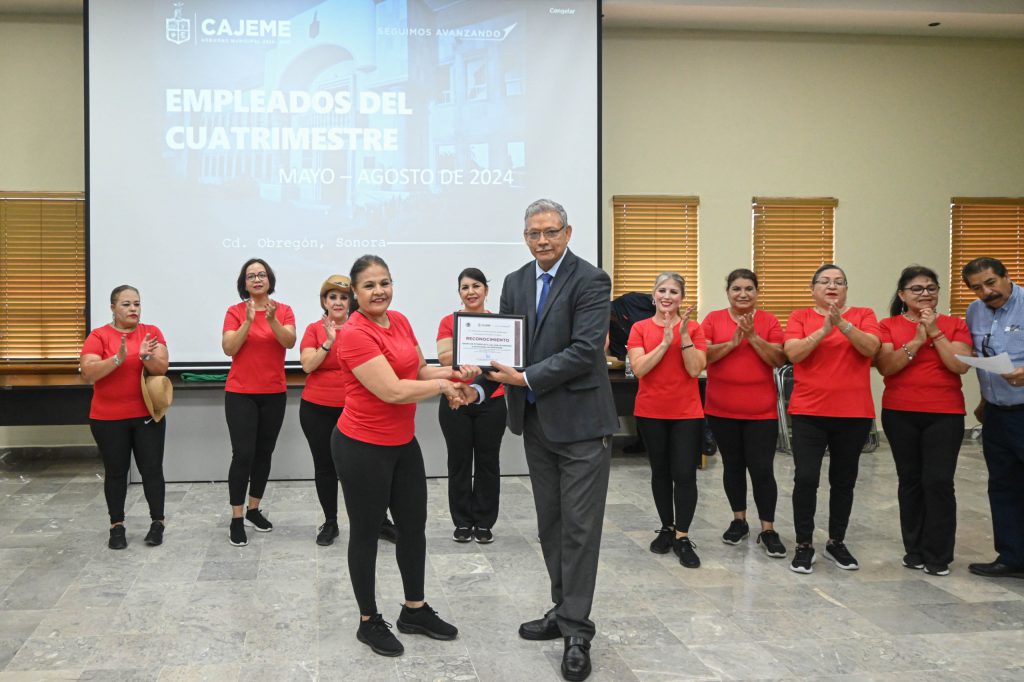 Reconocimiento a grupo fitness de la casa club de jubilados y pensionados de ISSSTESON.