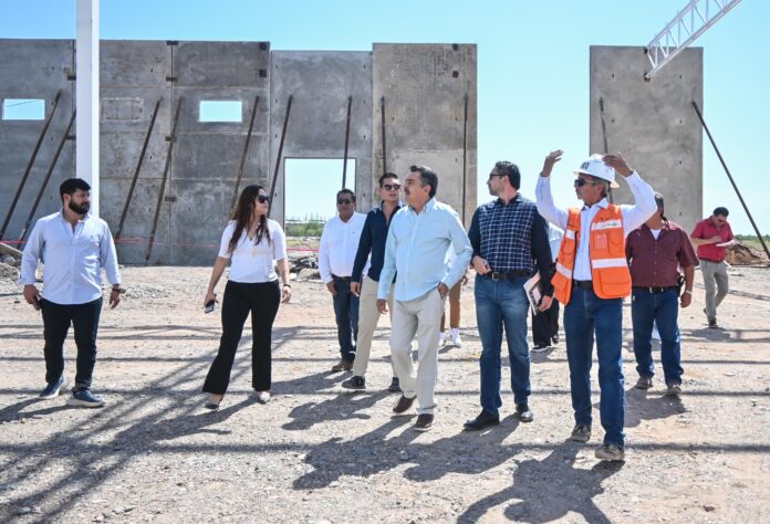 ALCALDE JAVIER LAMARQUE SUPERVISA LA PRIMERA DE 20 NAVES DEL PARQUE INDUSTRIAL Y LOGÍSTICO SKYBRIDGE SONORA